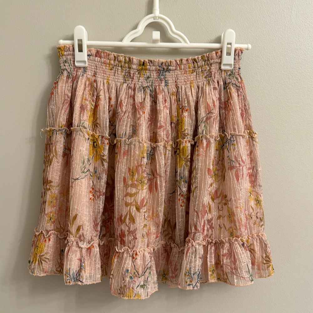 Stunning mini skirt for spring and summer; flattering fit
